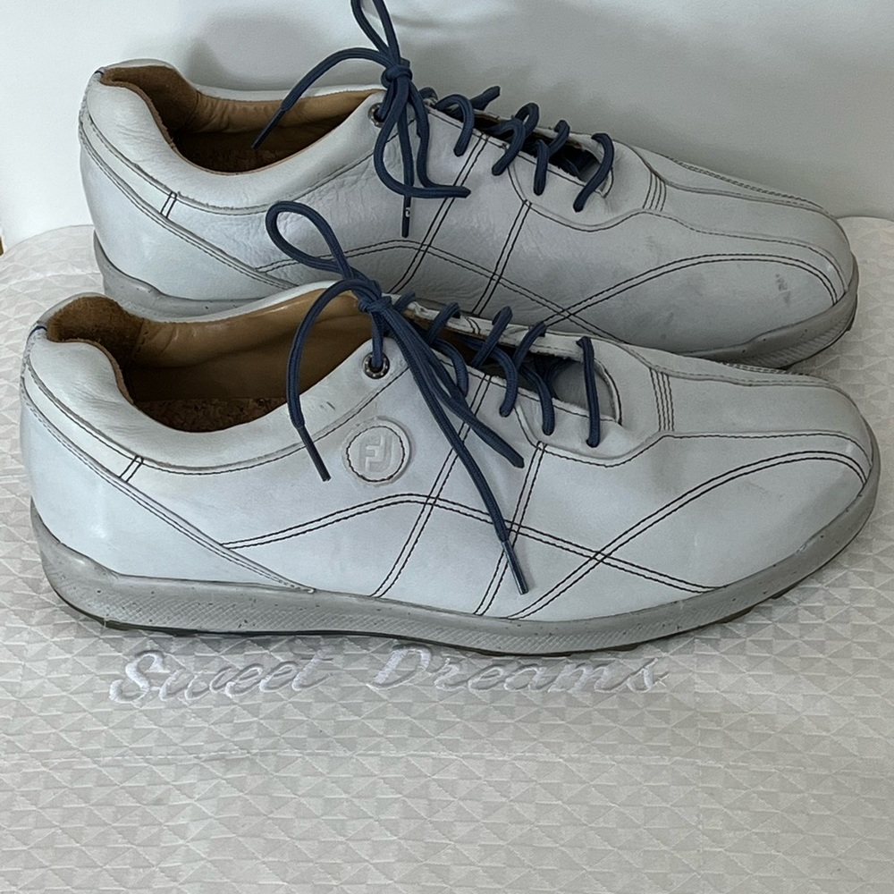 Mens size 11 Highy Quality VERSALUXE FOOT JOY spineless golf shoe all leather. - Picture 3 of 7